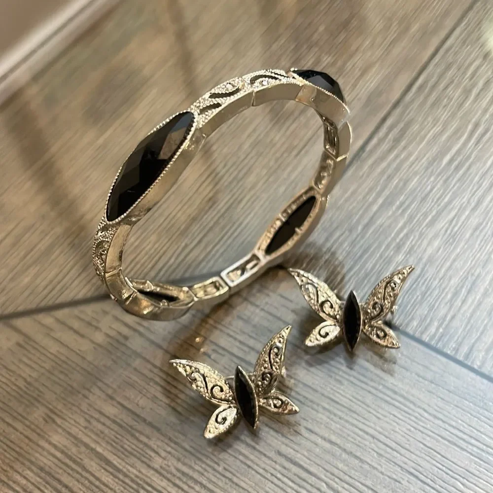 2 Vintage Sliver-tone Butterfly with Jet Black Rhinestone with Bracelet